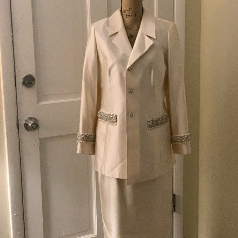 WHY New York Elegant Vintage Ensemble